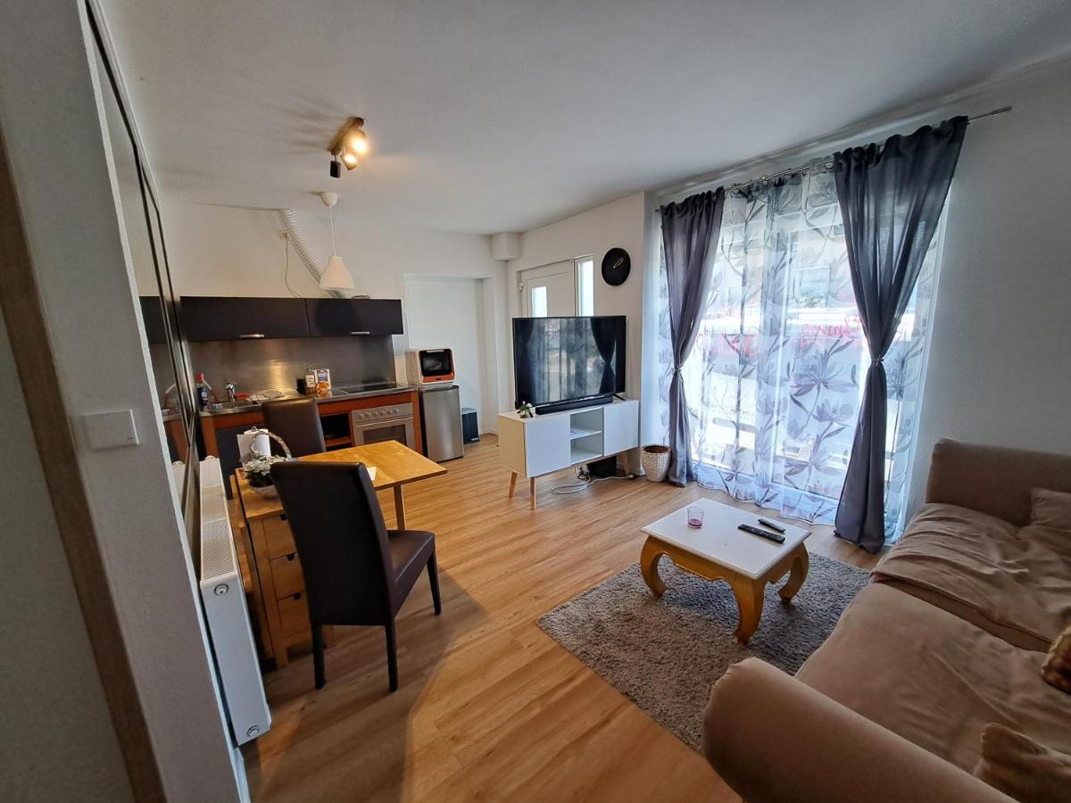 Ladenlokal Beim Metzger Becker Apartman Mülheim-Kärlich Kültér fotó